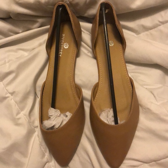 Tan, pointed, flats. Never worn. Size 11. - Picture 2 of 2